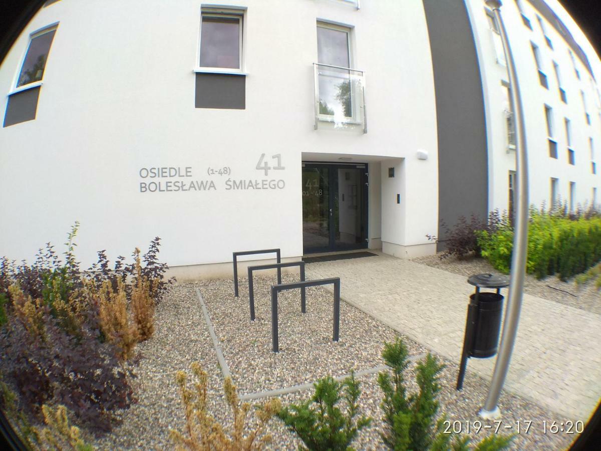 1120 Smialego 41 - Tanie Pokoje W Apartamencie - Samodzielne Zameldowanie - Self Check In Poznan Dış mekan fotoğraf